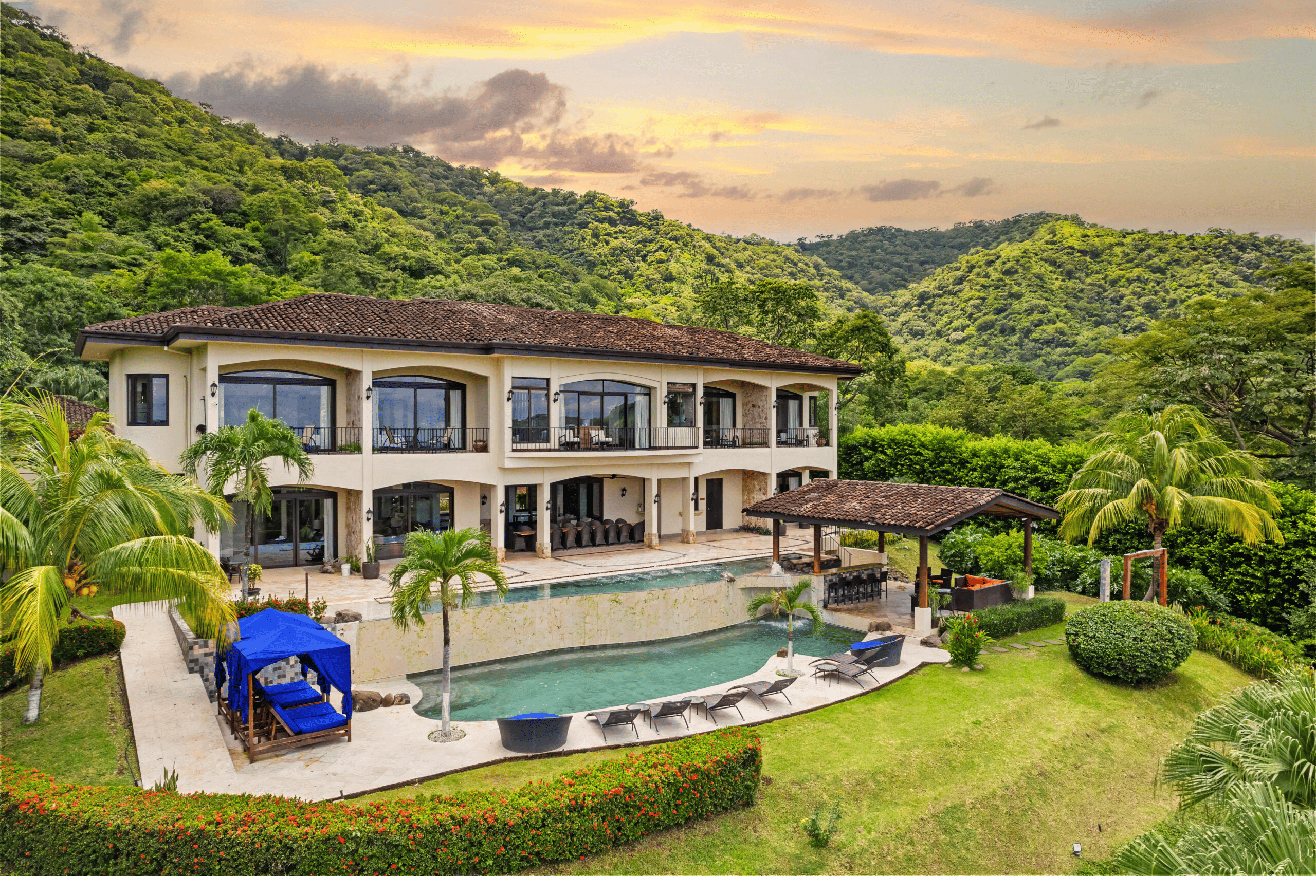 Villa Buena Onda Resort: Lush all-inclusive micro resort with infinity pool, swim-up bar, and garden overlooking the Gulf of Papagayo in Playa Del Coco, Costa Rica.