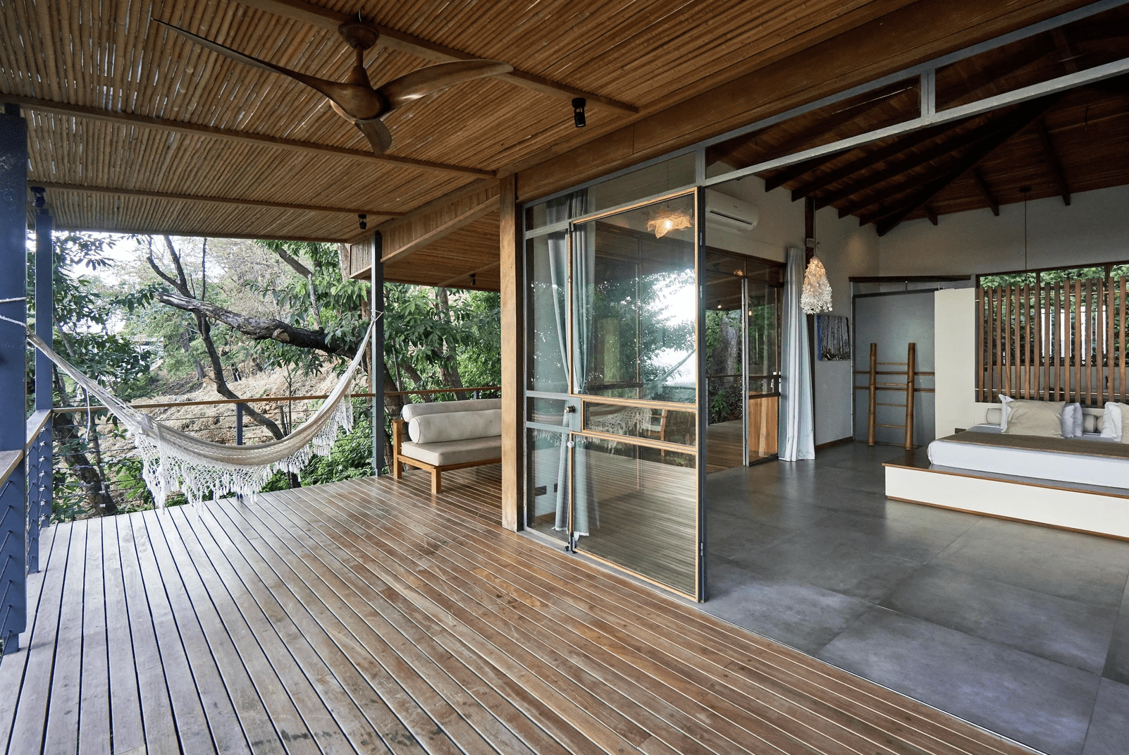 Villa Ivory: Honeymoon suite at Selva Resort with panoramic views of Santa Teresa, featuring a balcony overlooking the ocean and lush jungle.